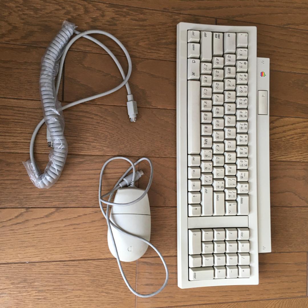 Macintosh Color Classic キーボードとマウス付き