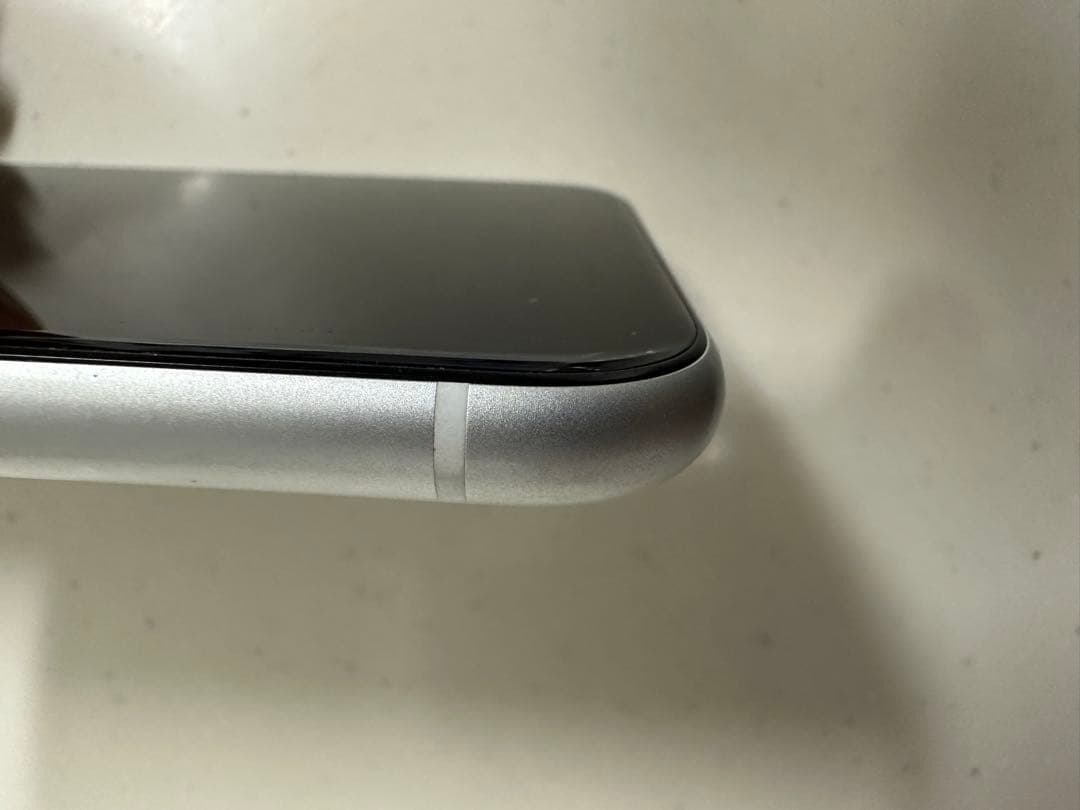 美品　iPhone XR ホワイト 128GB バッテリー81% SIMフリ -