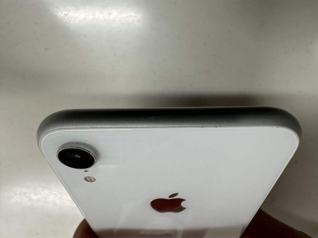 美品　iPhone XR ホワイト 128GB バッテリー81% SIMフリ -