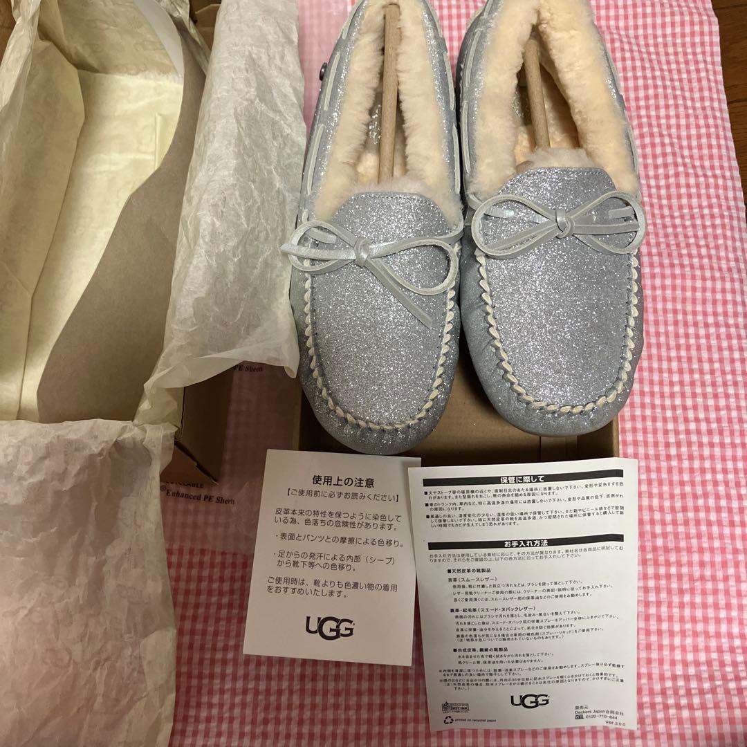 UGG シルバー グリッター モカシン