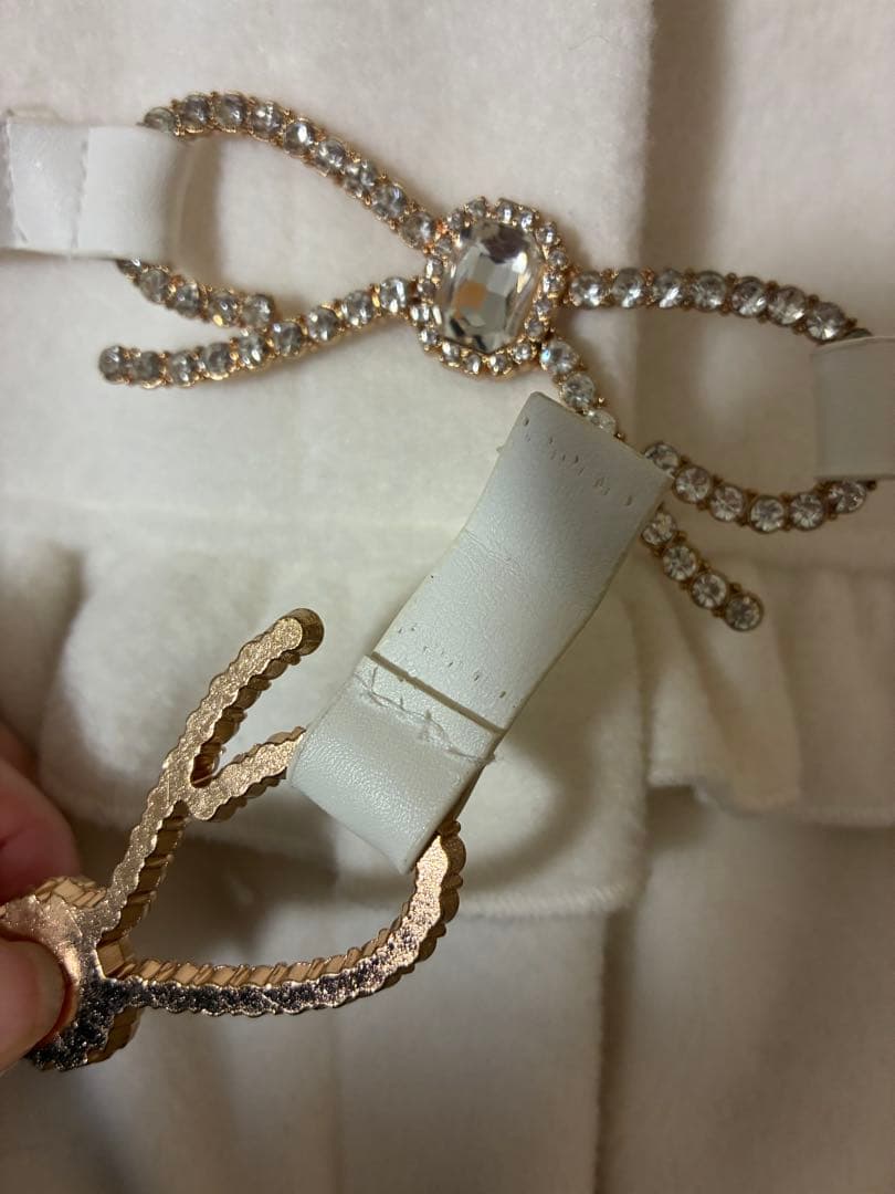 LIZLISA ビジューリボンショートフードコート ホワイト リボン訳あり