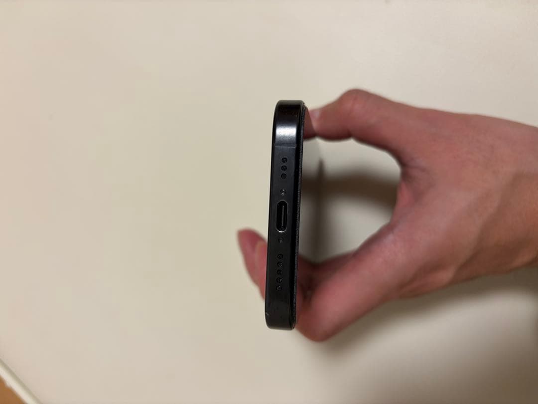 Apple iPhone 16プロ　ブラックチタニウム