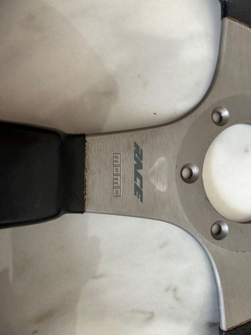 MOMO RACE（クイックリリースボス、ホーンボタン付き）　D35