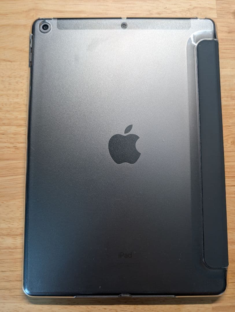 iPad 第8世代　セルラー　 画面にひびあり カバー付き