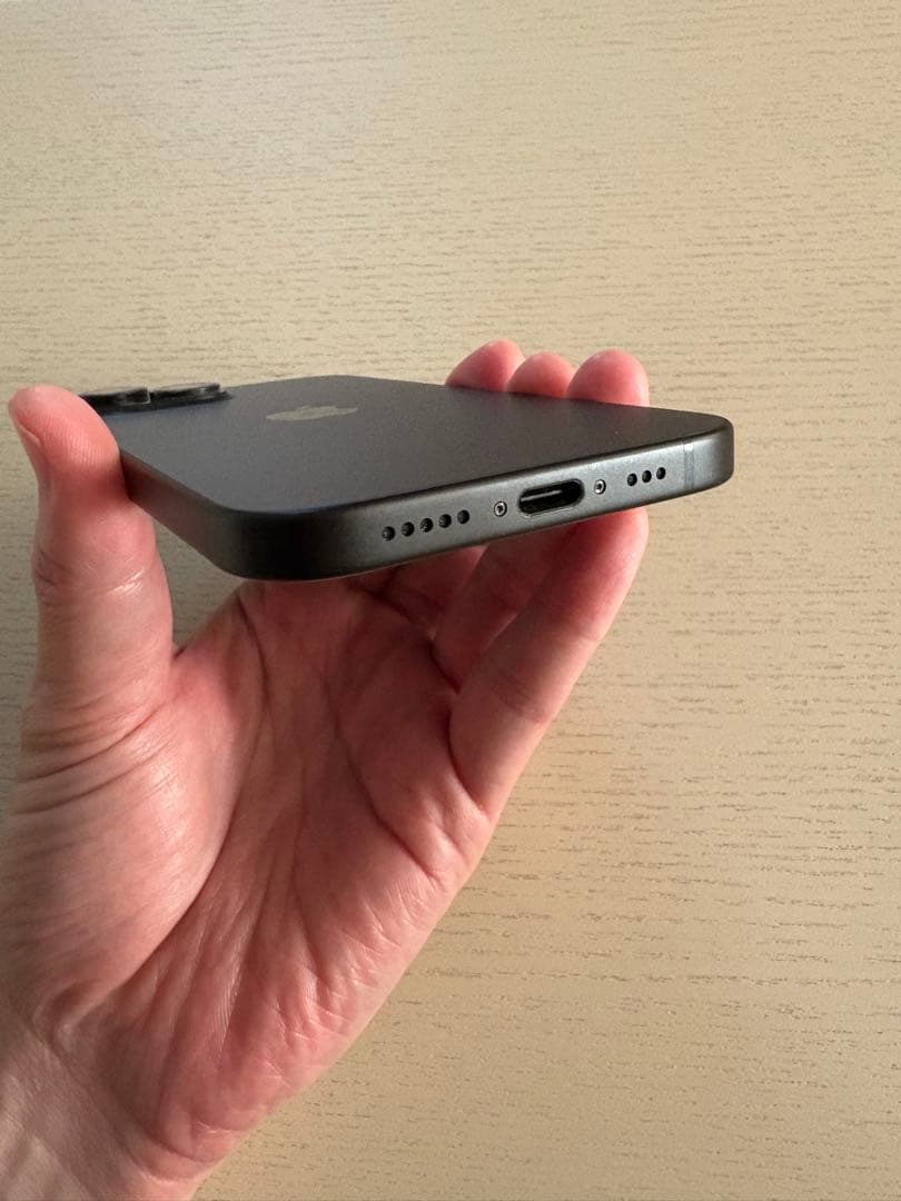 【美品】iPhone 15 128GB ブラック SIMフリー