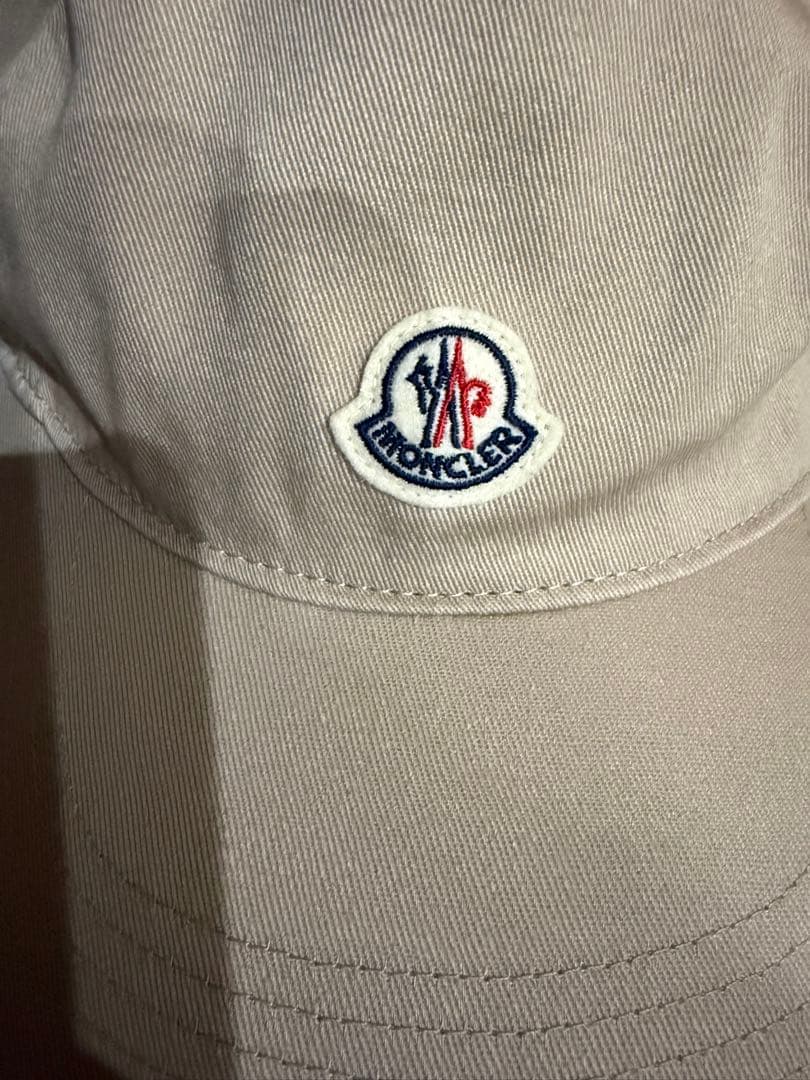 MONCLER ベースボールキャップ UNI ベージュ