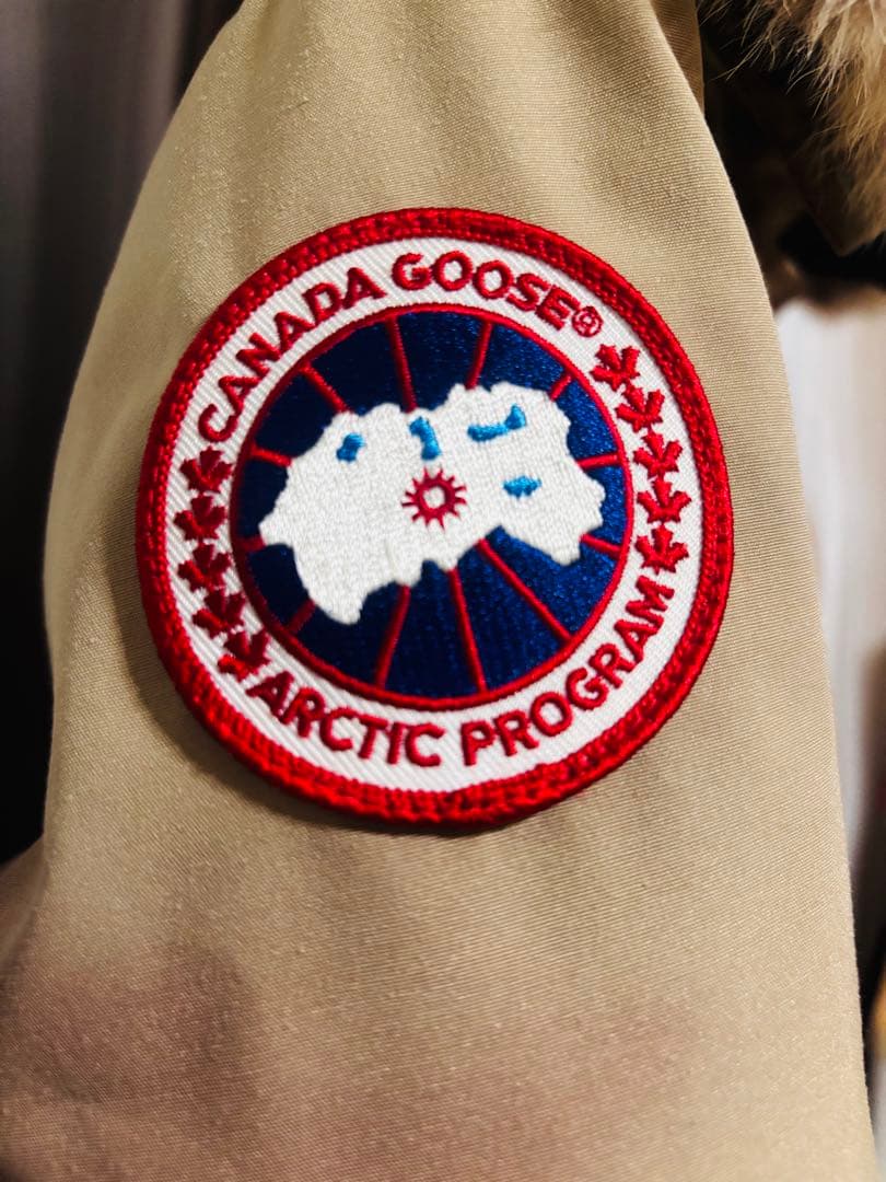 カナダグース ベージュ ダウンジャケット　ラブラドール　美品