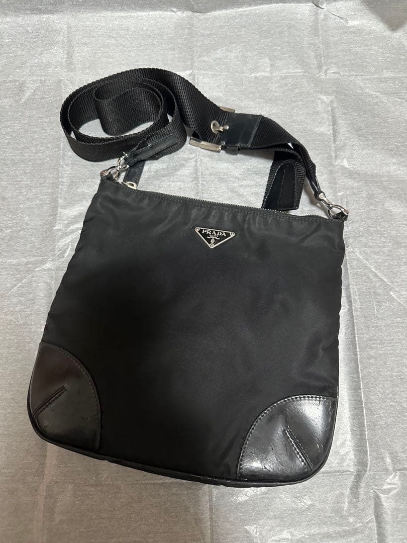 良品　美品　PRADA ショルダーバッグBK