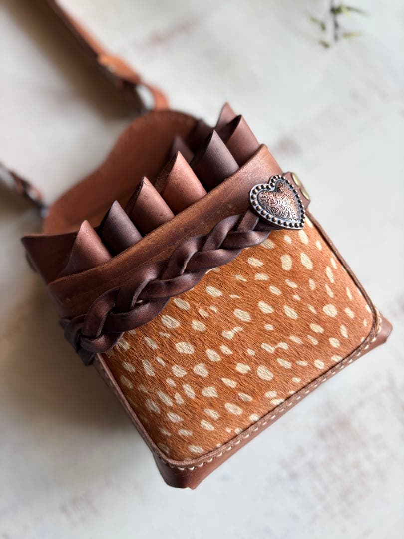 手染めテラコッタブラウン、ハラコバンビの大容量シザーケース