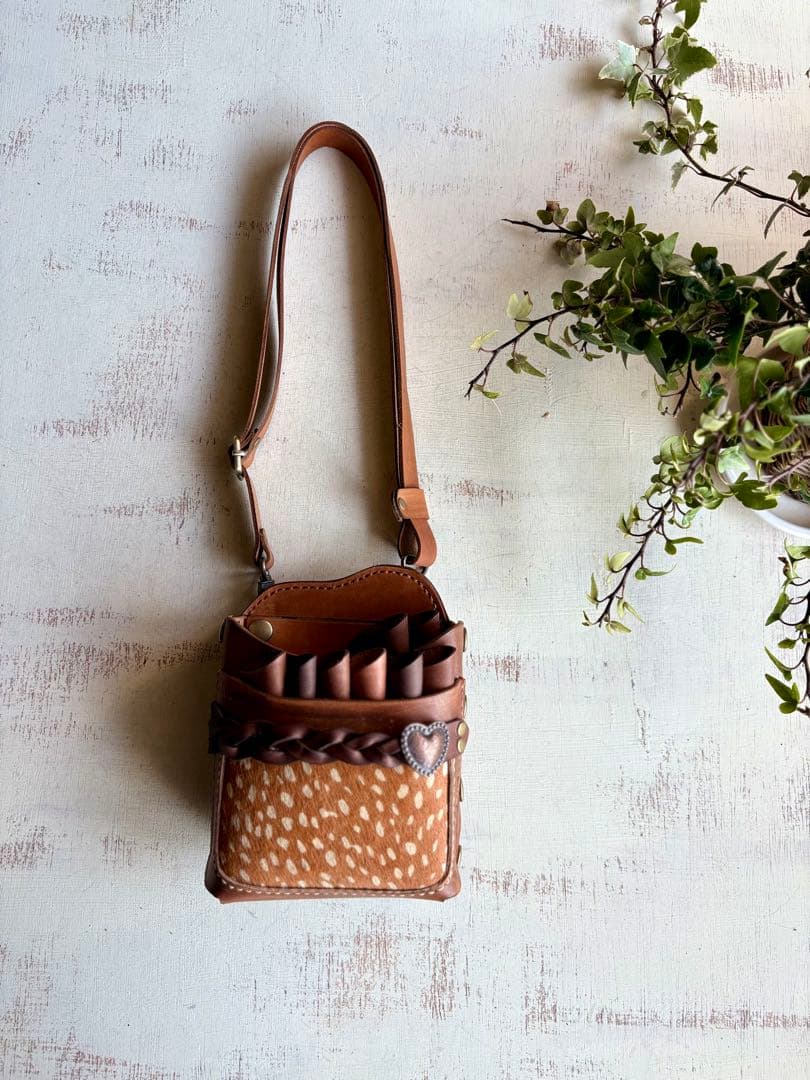 手染めテラコッタブラウン、ハラコバンビの大容量シザーケース