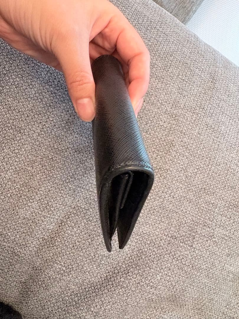 美品　PRADA財布　ブラック