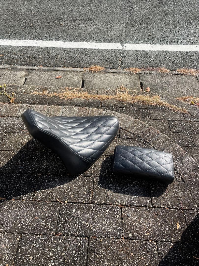 フラットフェンダー用ソロシート&ピリオンシート ダイヤ柄　ドラッグスター400