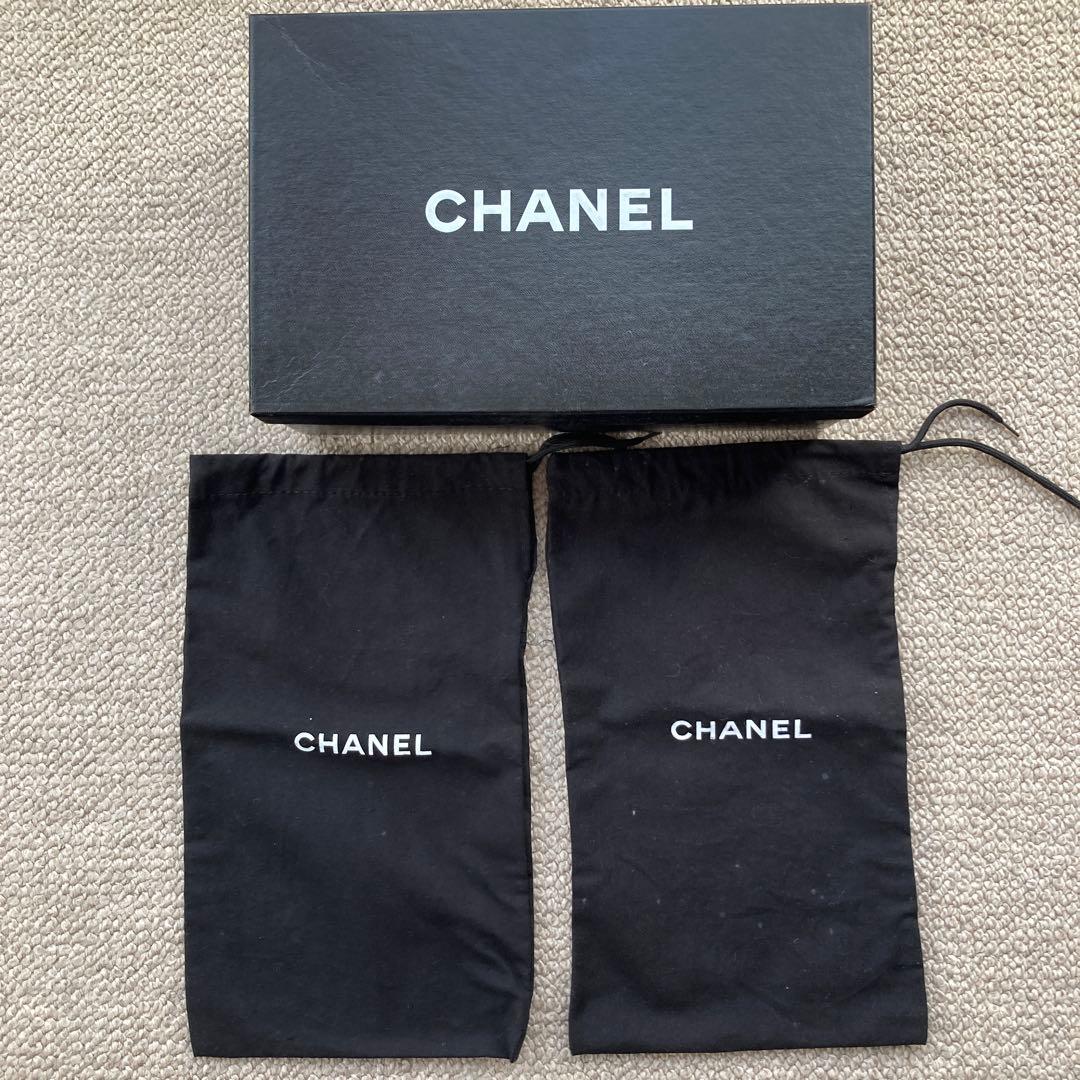 CHANEL ブラックエナメルミュール