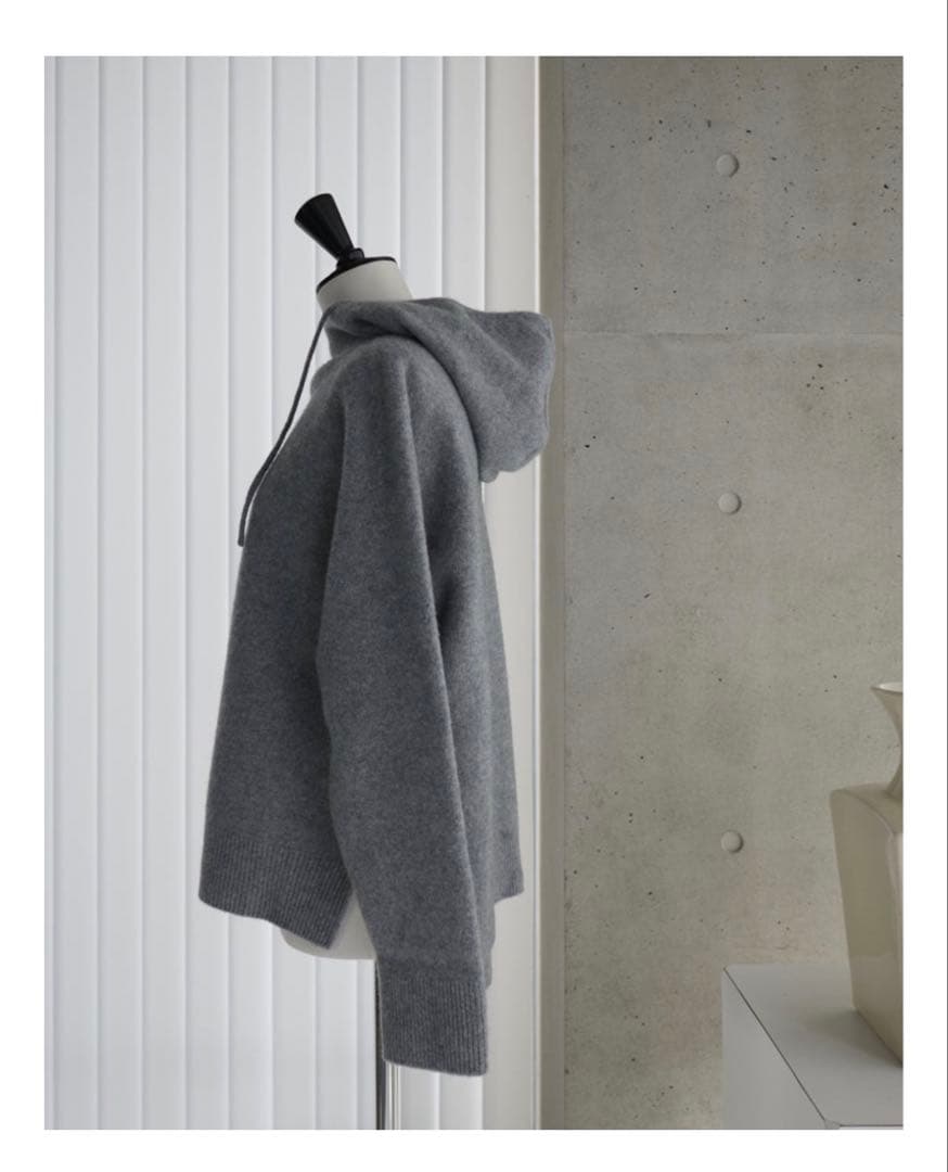 Maison de R メゾンドアール　グレー ニットフーディ