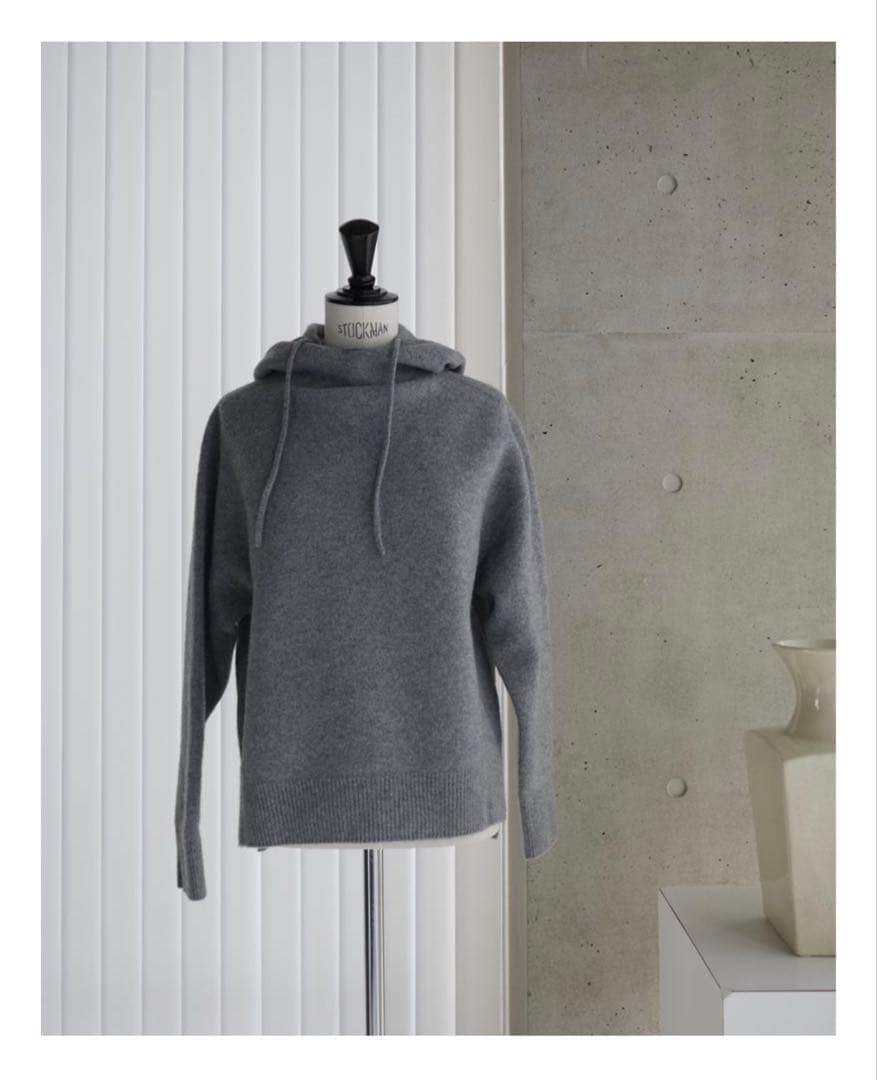 Maison de R メゾンドアール　グレー ニットフーディ