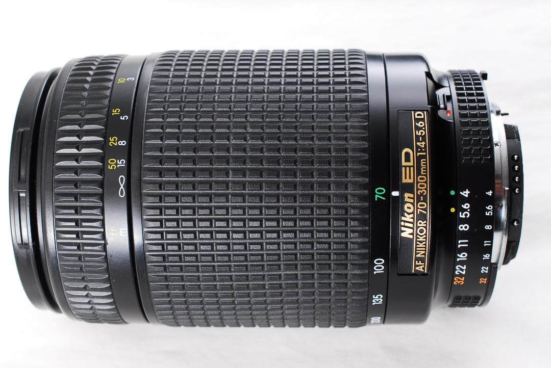 Nikon AF Nikkor 70-300mm f/4-5.6D ED レンズ