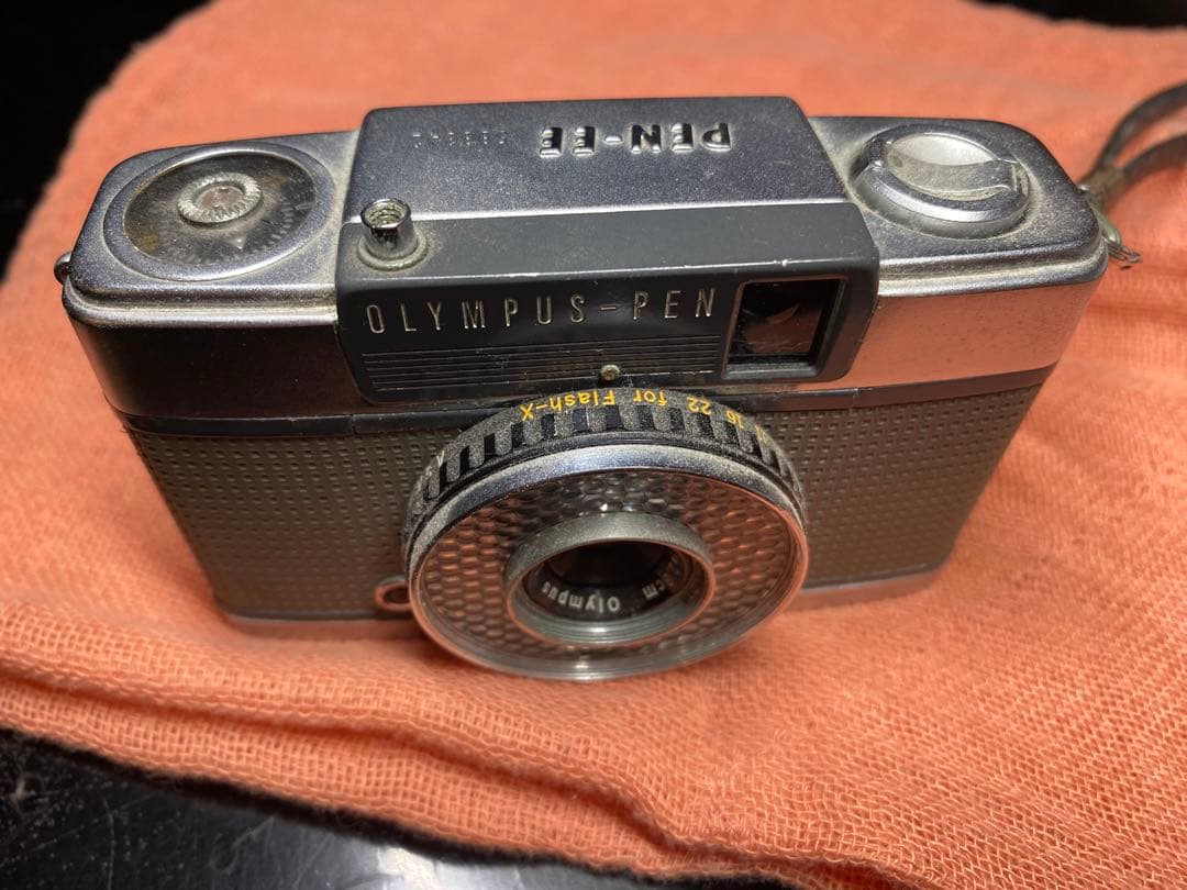 ハーフカメラ　オリンパス　PEN-EE （完全駆動品）