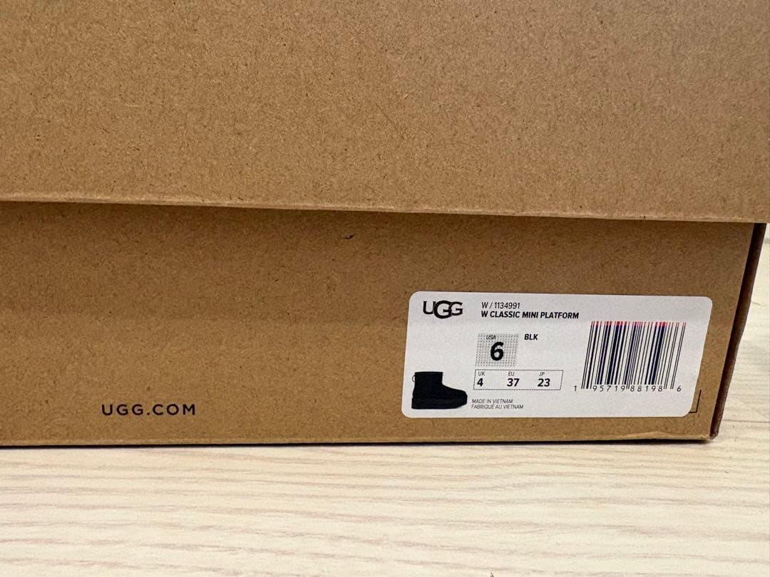 新品未使用!UGG CLASSIC MINI PLATFORM 黒　23cm