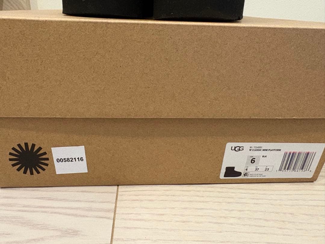 新品未使用!UGG CLASSIC MINI PLATFORM 黒　23cm