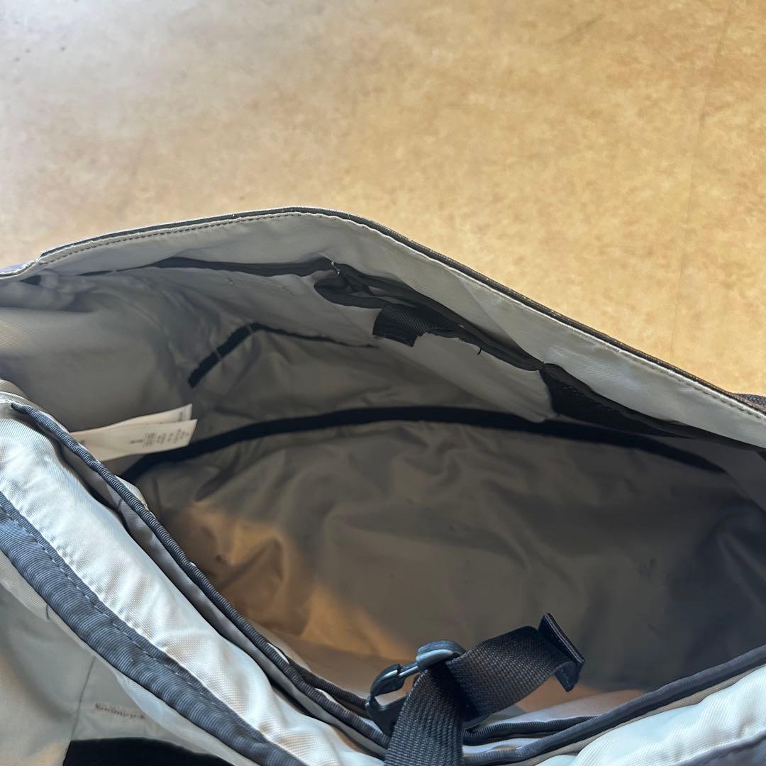 Patagonia メッセンジャー　ショルダーバッグ　Y2K 　黒　エナメル 黒