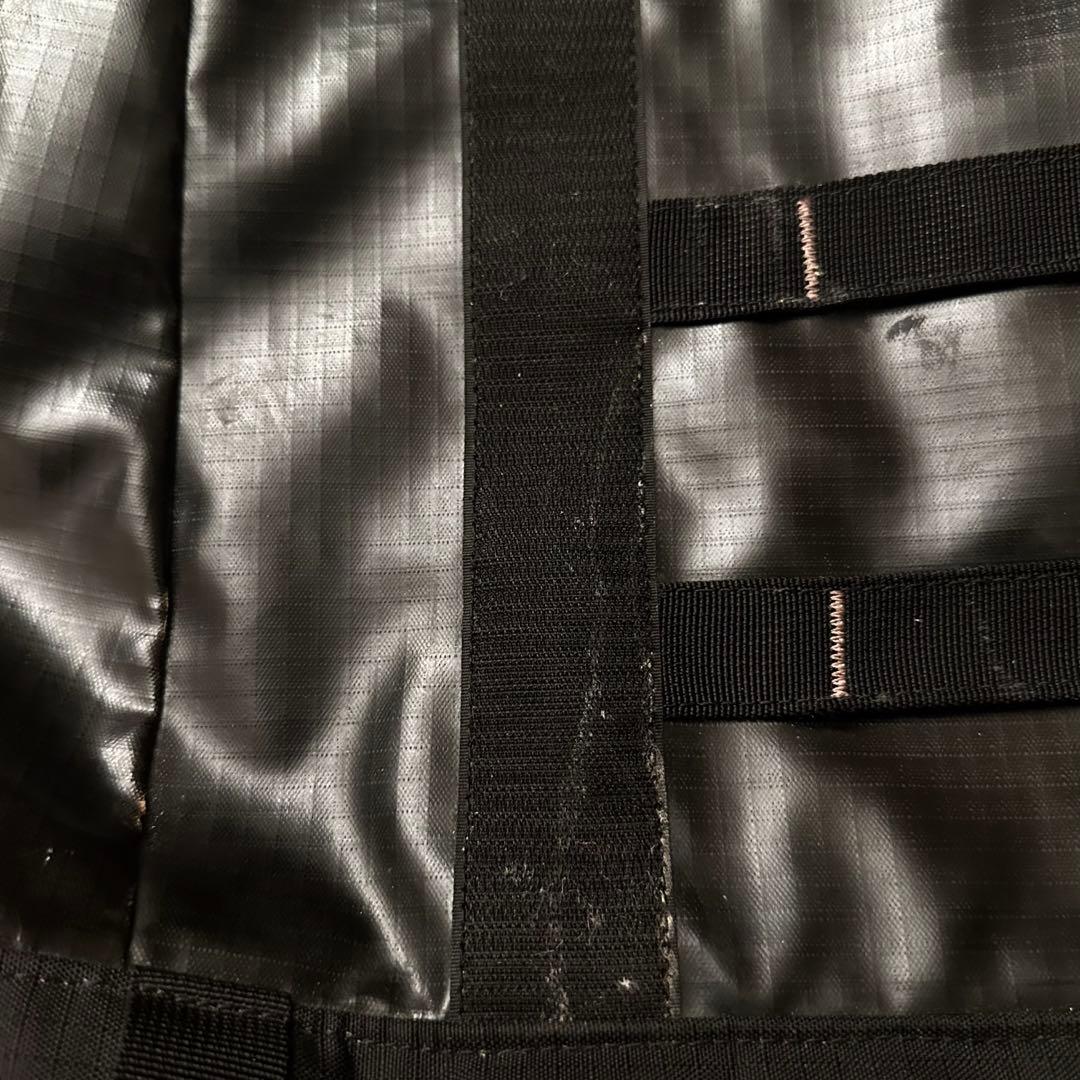 Patagonia メッセンジャー　ショルダーバッグ　Y2K 　黒　エナメル 黒