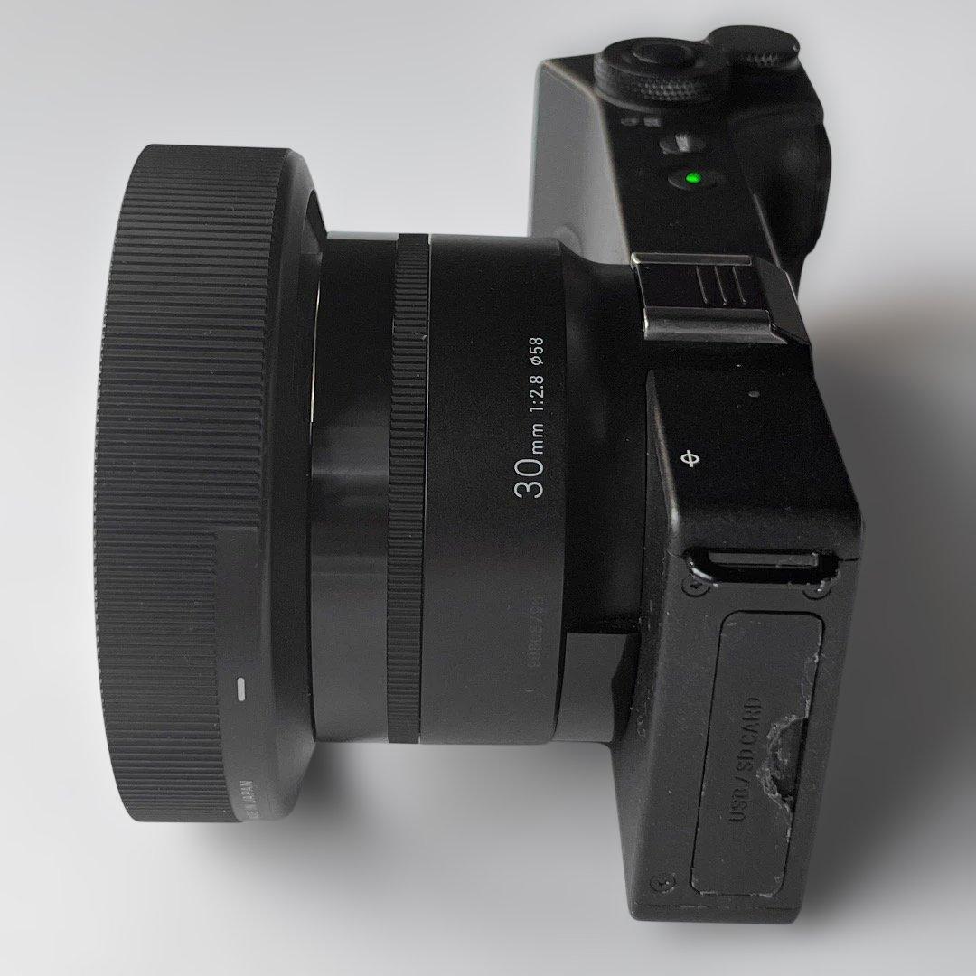 SIGMA dp2 Quattro（バッテリー2個・純正フード付）動作確認済み