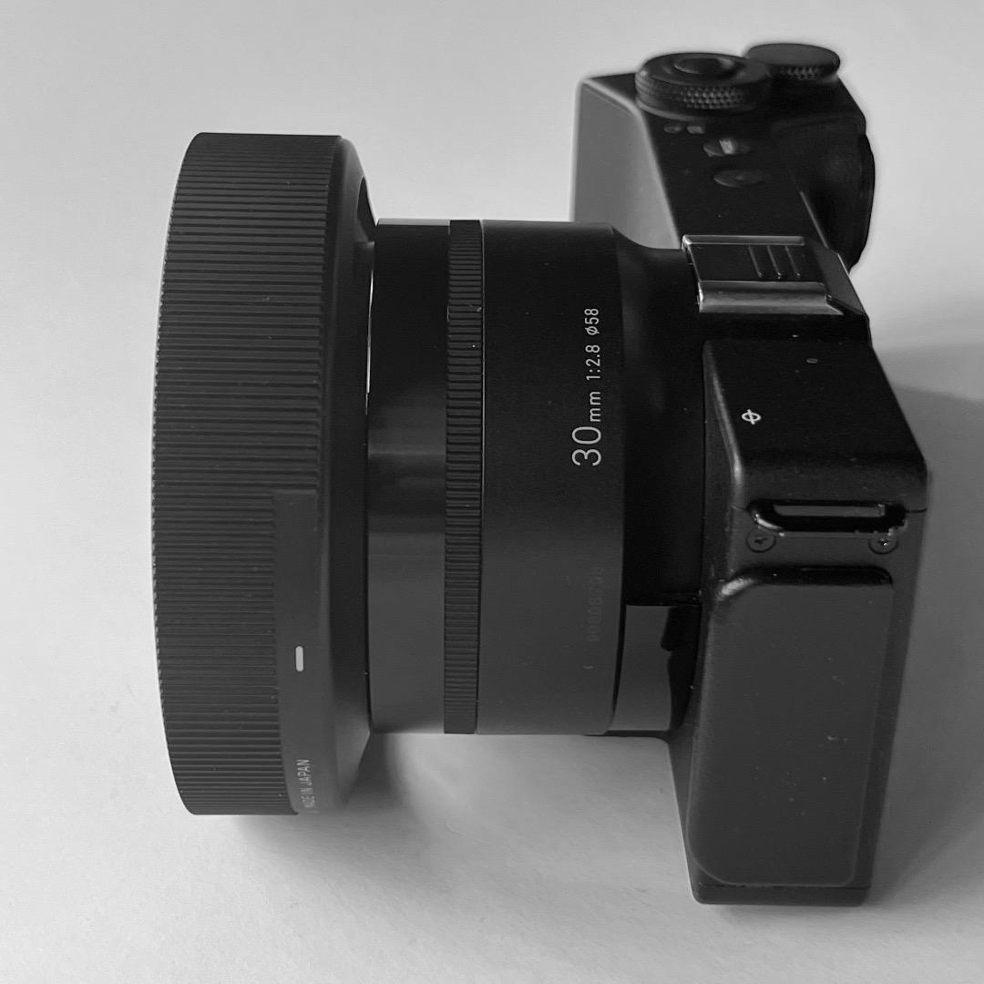 SIGMA dp2 Quattro（バッテリー2個・純正フード付）動作確認済み