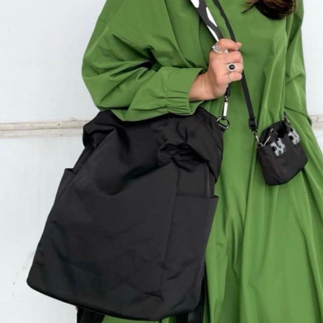 極美品　イアパピヨネ 柄ワイドテープリュック＆ショルダーバッグ　ドット