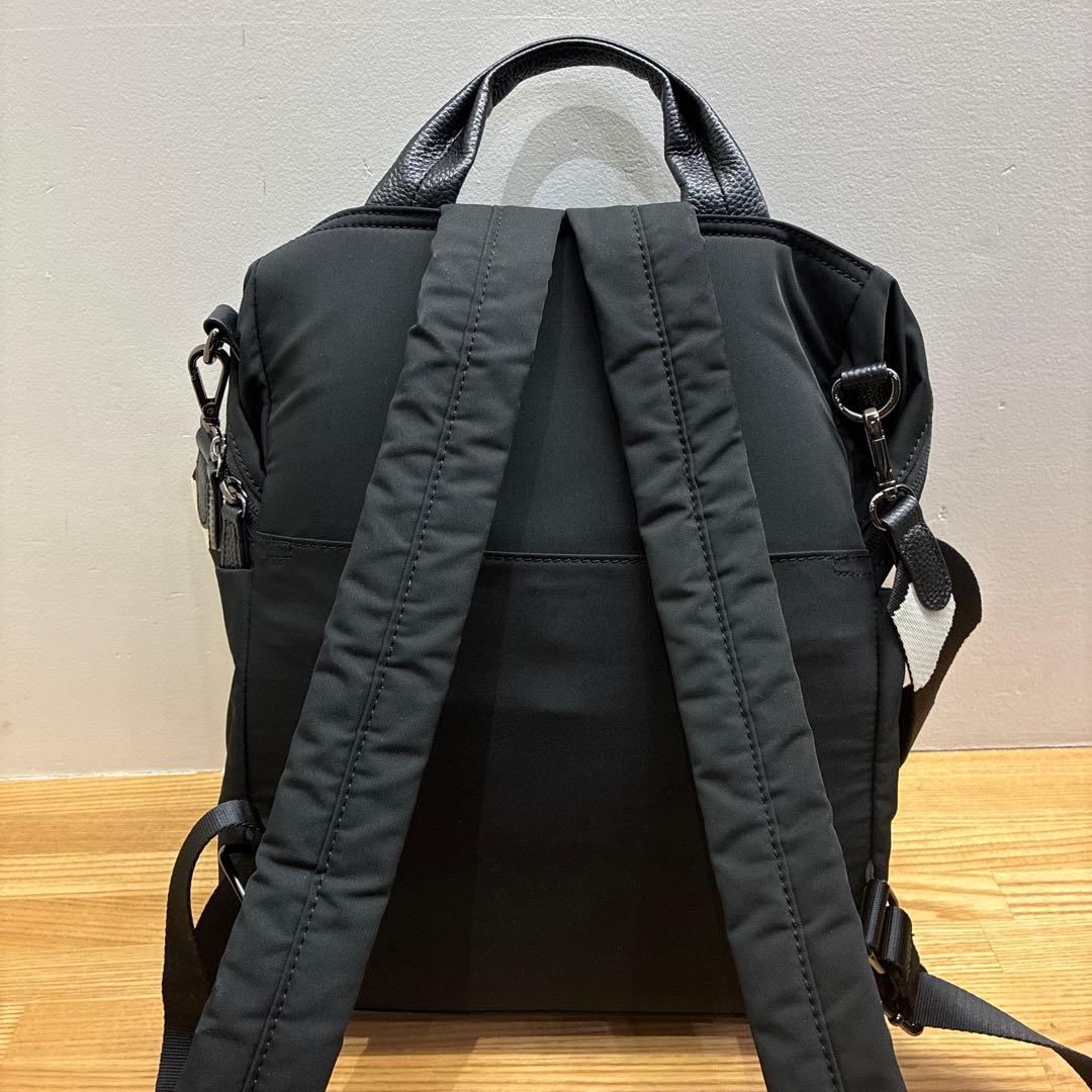 極美品　イアパピヨネ 柄ワイドテープリュック＆ショルダーバッグ　ドット