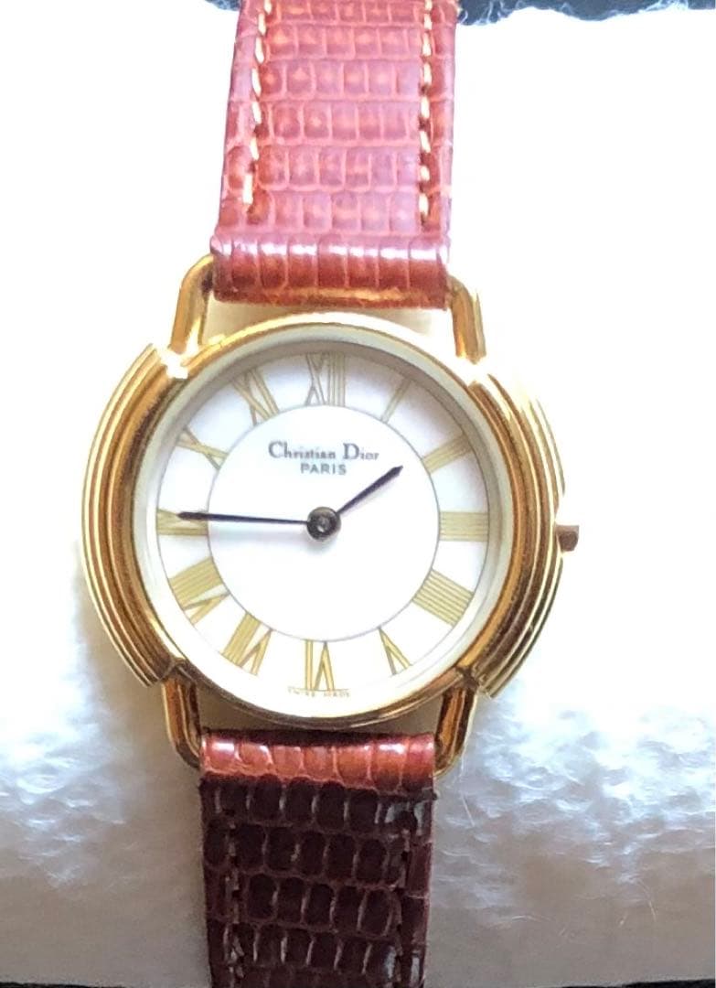 クリスチャンディオール婦人腕時計D58-121-2 ほのかなピンクがあるシェル盤