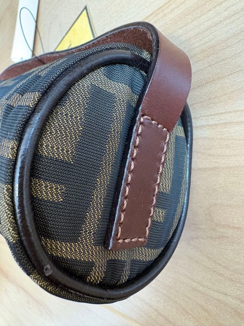 FENDI ロゴデザイン ミニハンドバッグ ポーチ