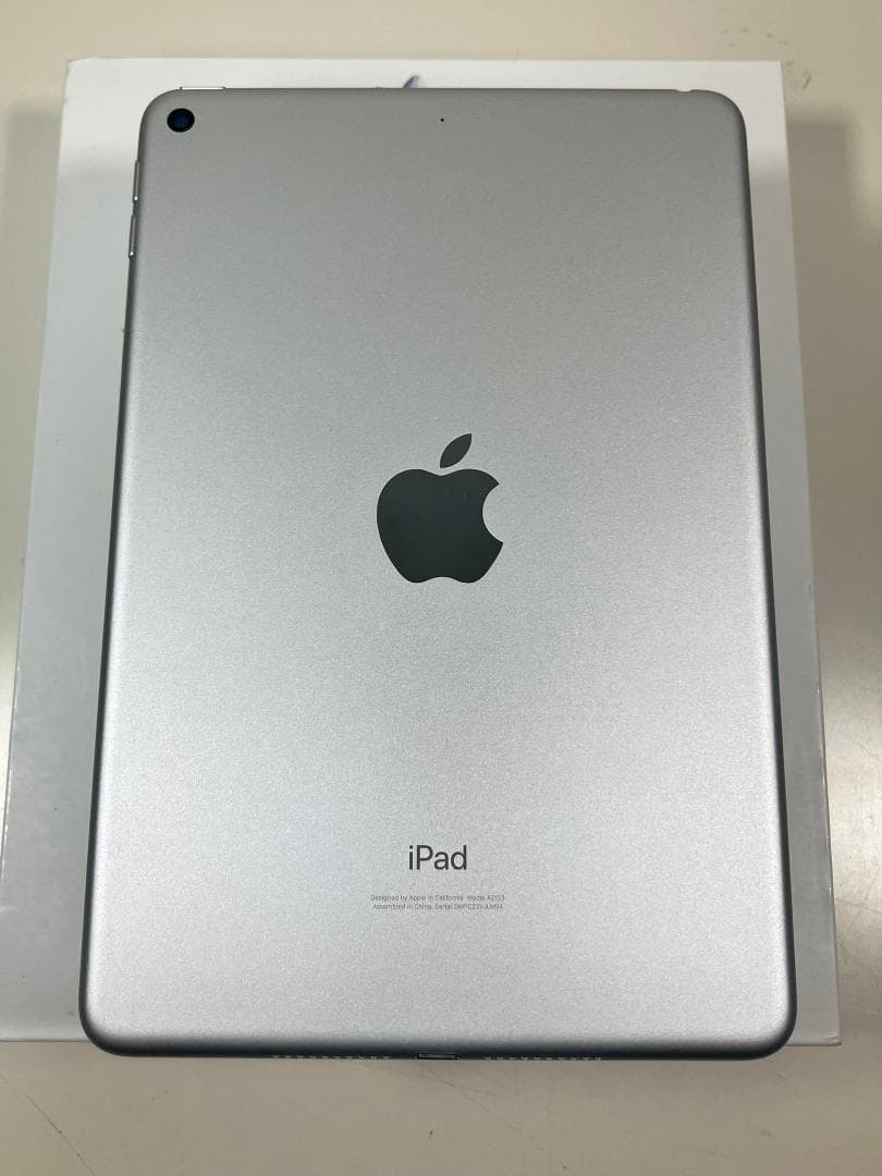 iPad mini5 シルバー 64GB WI-FI カバーガラス付 中古品