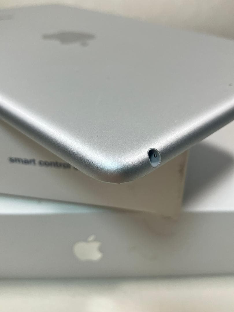 iPad mini5 シルバー 64GB WI-FI カバーガラス付 中古品