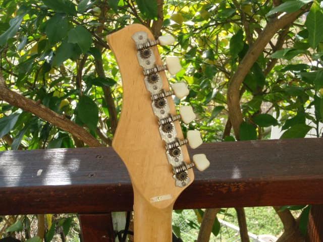 SYNSONICS エレキギター　スピーカー内蔵　よく鳴る