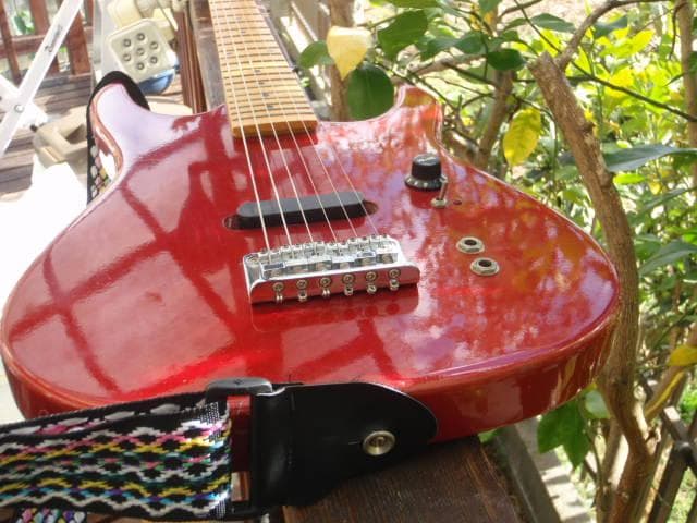 SYNSONICS エレキギター　スピーカー内蔵　よく鳴る