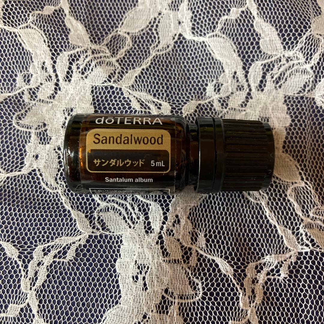 dōTERRA サンダルウッド 5mL ドテラ エッセンシャルオイル 新品