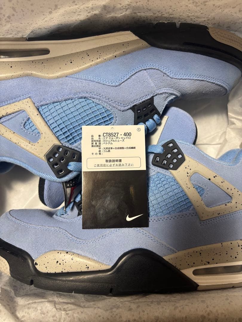Air Jordan 4 黒タグ付き