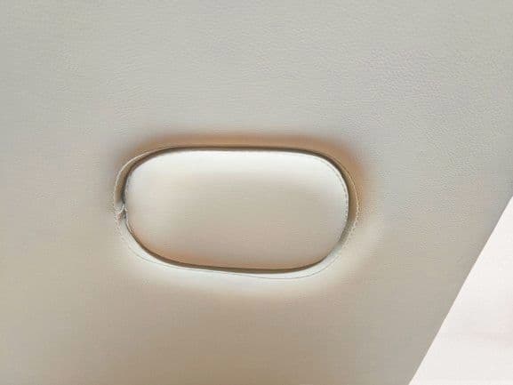 Stellaプロ用マッサージベッド 折りたたみ式 ホワイト 未使用品 ケース付き