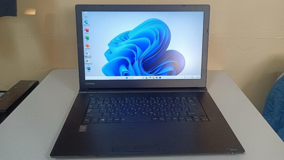 美品ノートパソコンTOSHIBA第五世代Core i5 SSD256Gメモリ8G