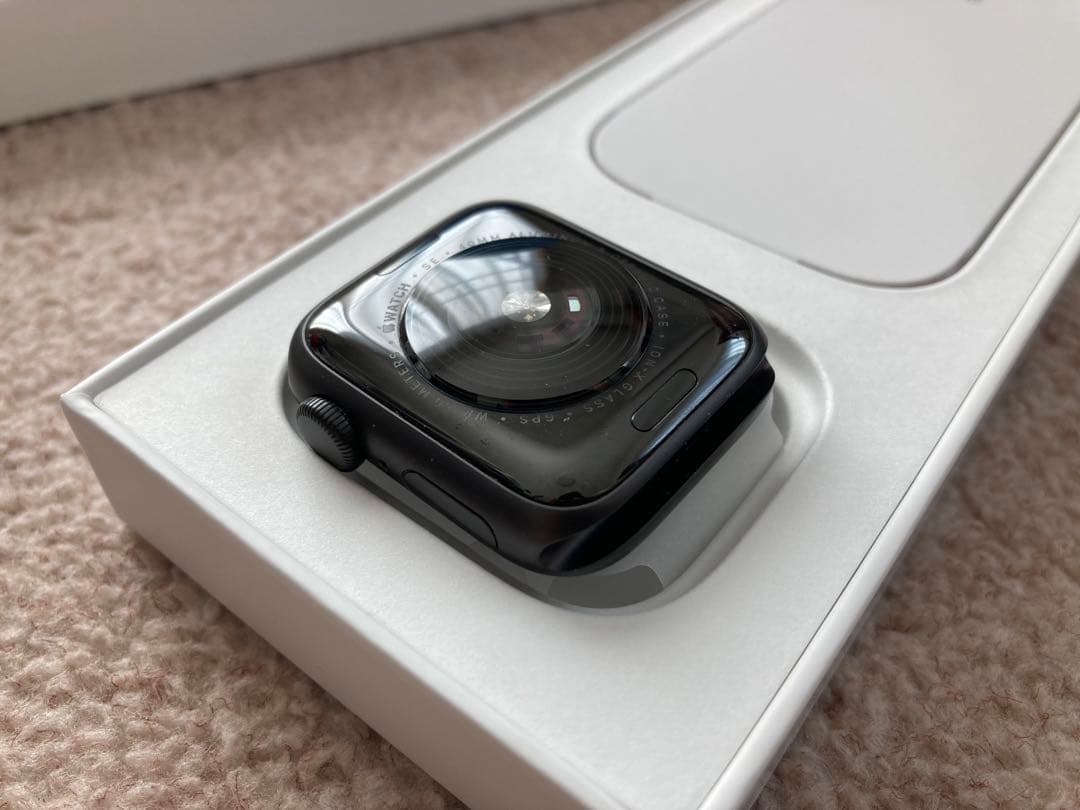 ［ベルト未開封］Apple Watch SE GPS 40mmスペースグレイ