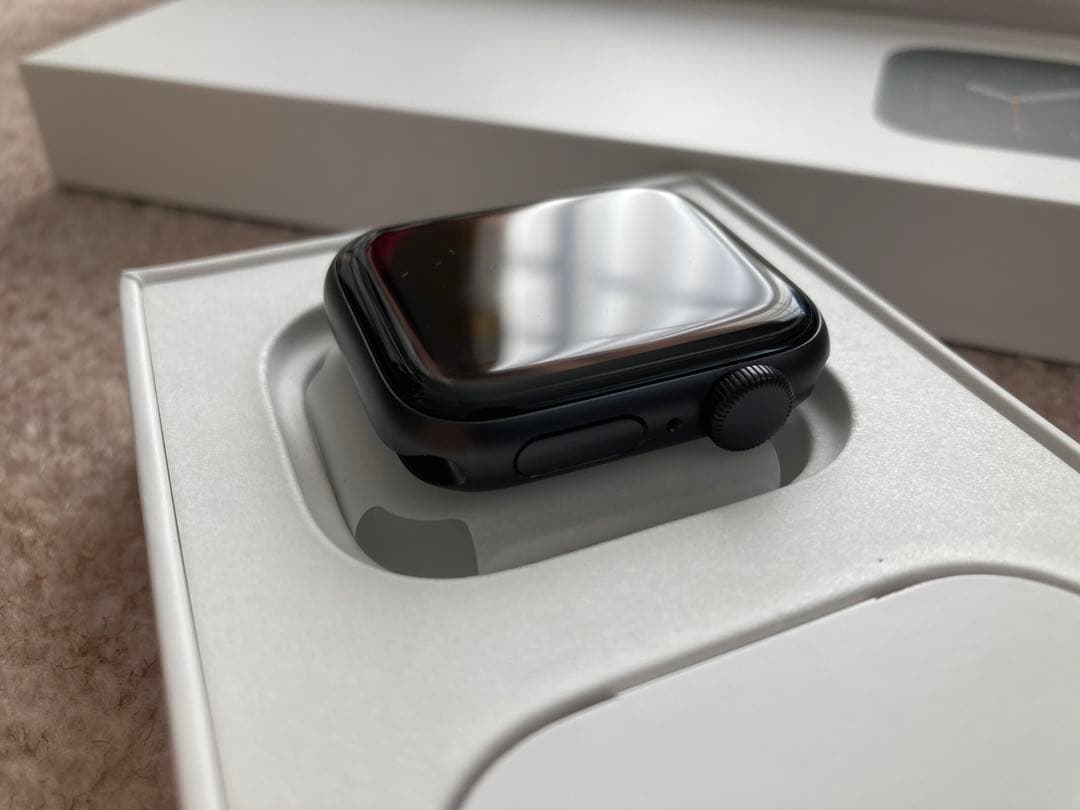 ［ベルト未開封］Apple Watch SE GPS 40mmスペースグレイ