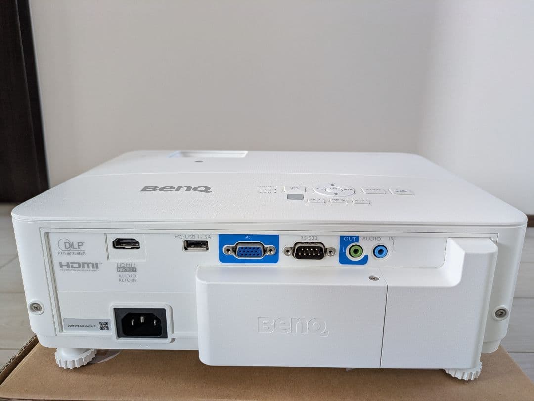 プロジェクター　BenQ 　TH685i
