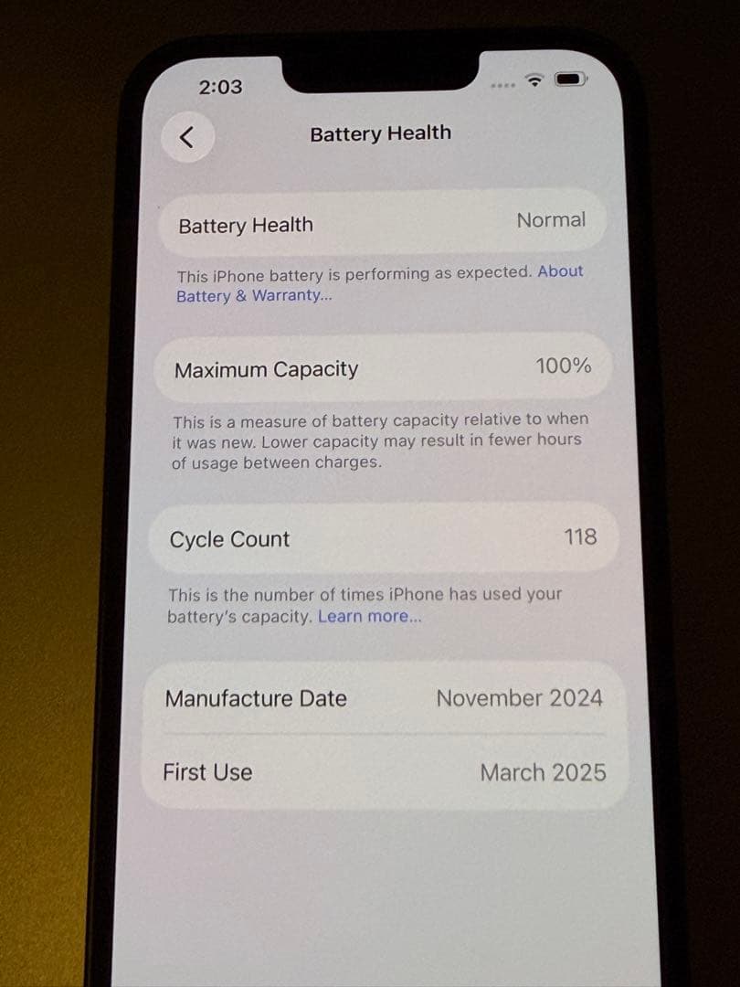 iPhone 16e 128GB SIM フリー + 純正シリコンケース