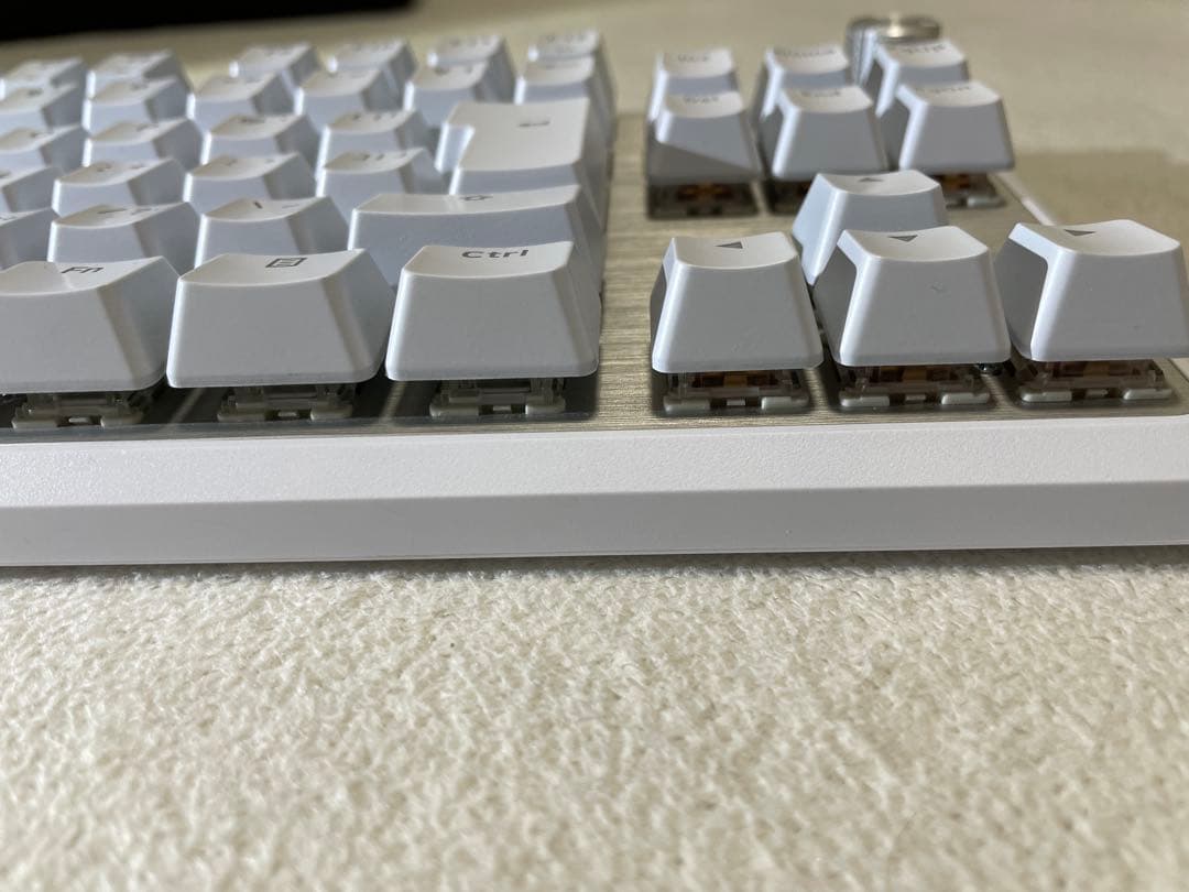 Corsair K70 PRO TKL ホワイトキーボード 本体