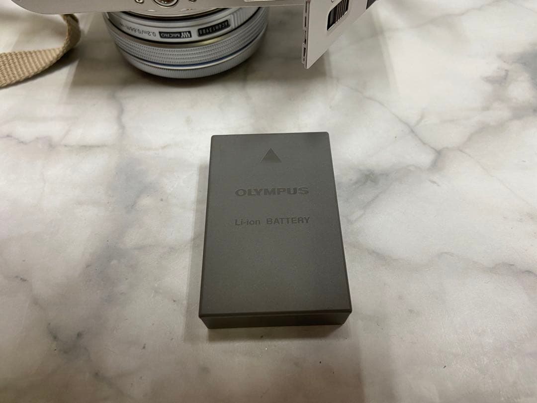 OLYMPUS PEN E-PL9 ホワイト 14-42mmレンズ付