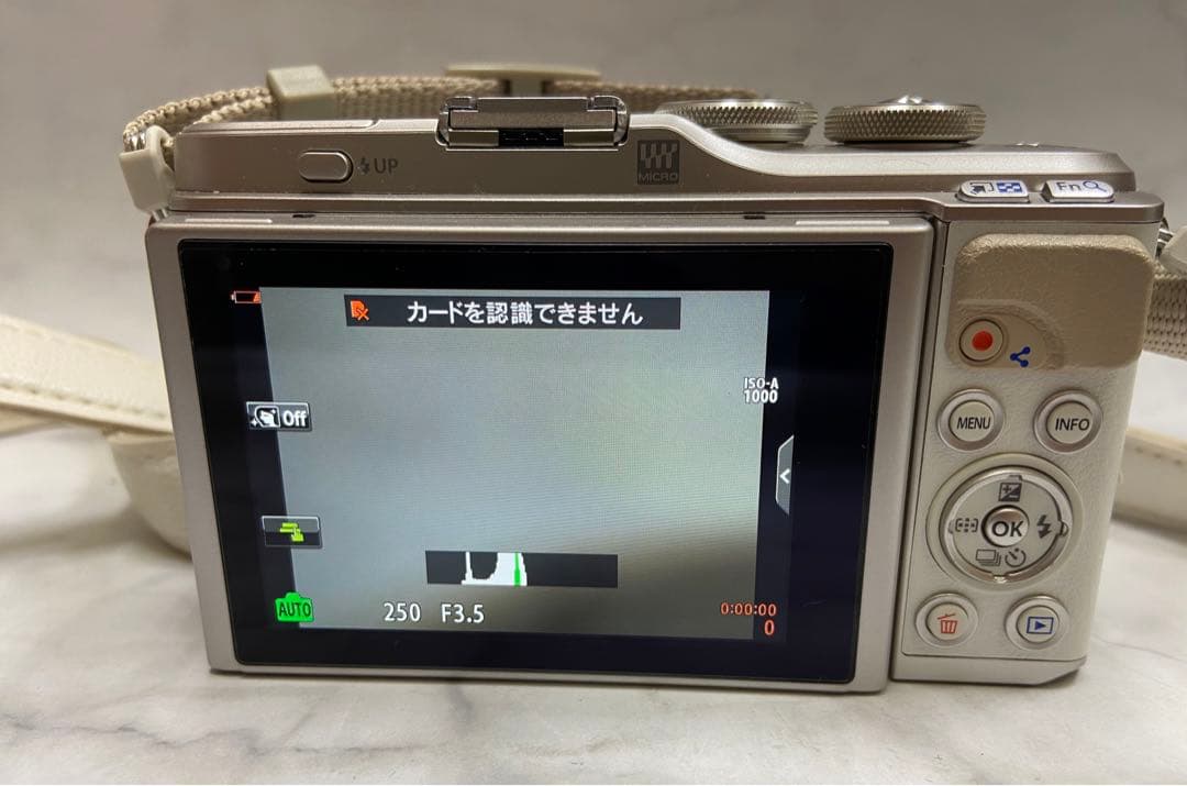 OLYMPUS PEN E-PL9 ホワイト 14-42mmレンズ付