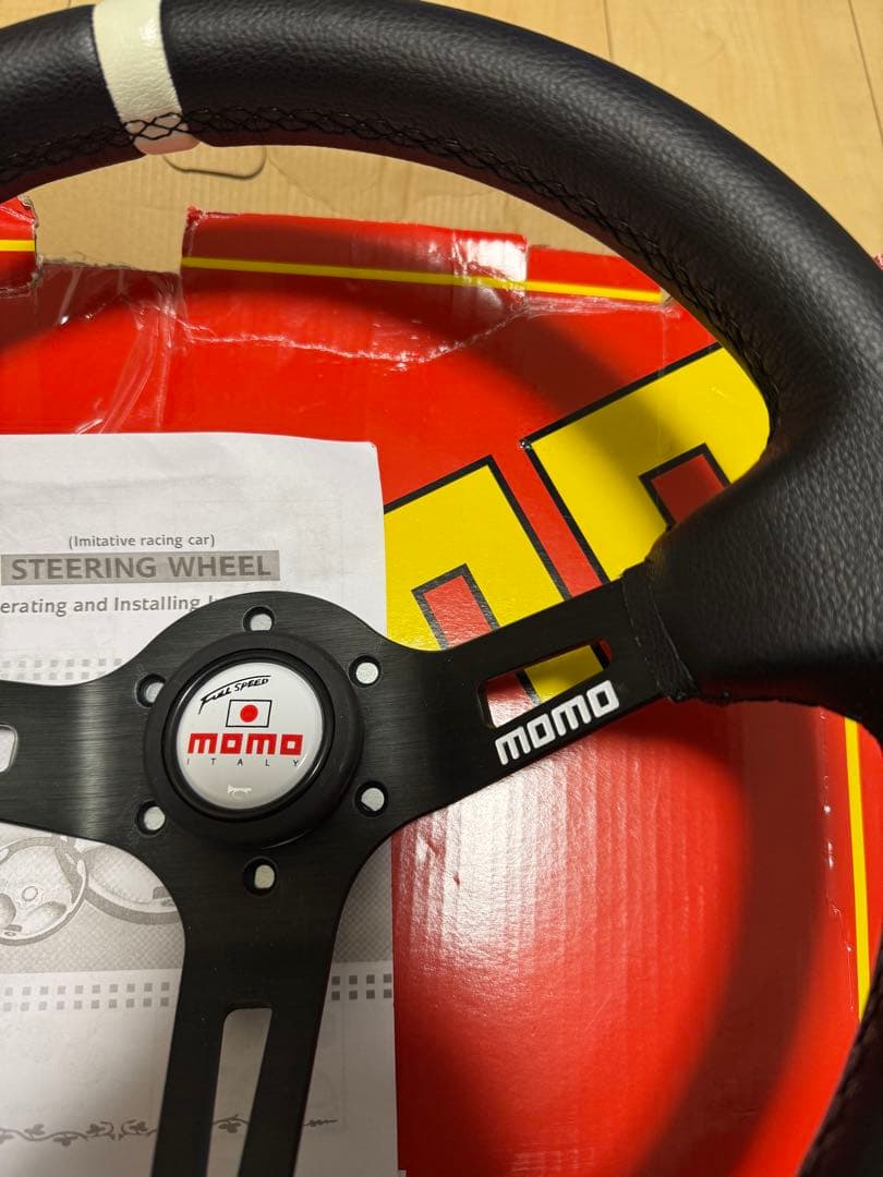 モモmomoステアリング 33cm 美品