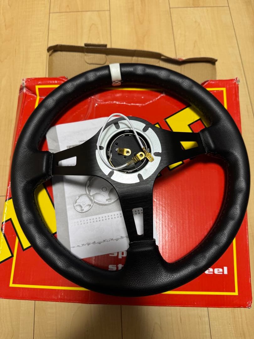 モモmomoステアリング 33cm 美品