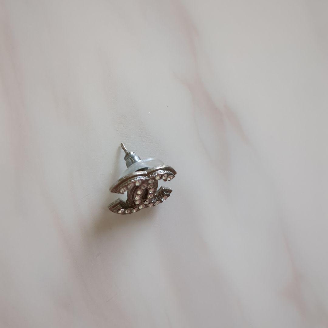 Chanel ロゴピアス 片耳用 ストーン付き　ヴィンテージ