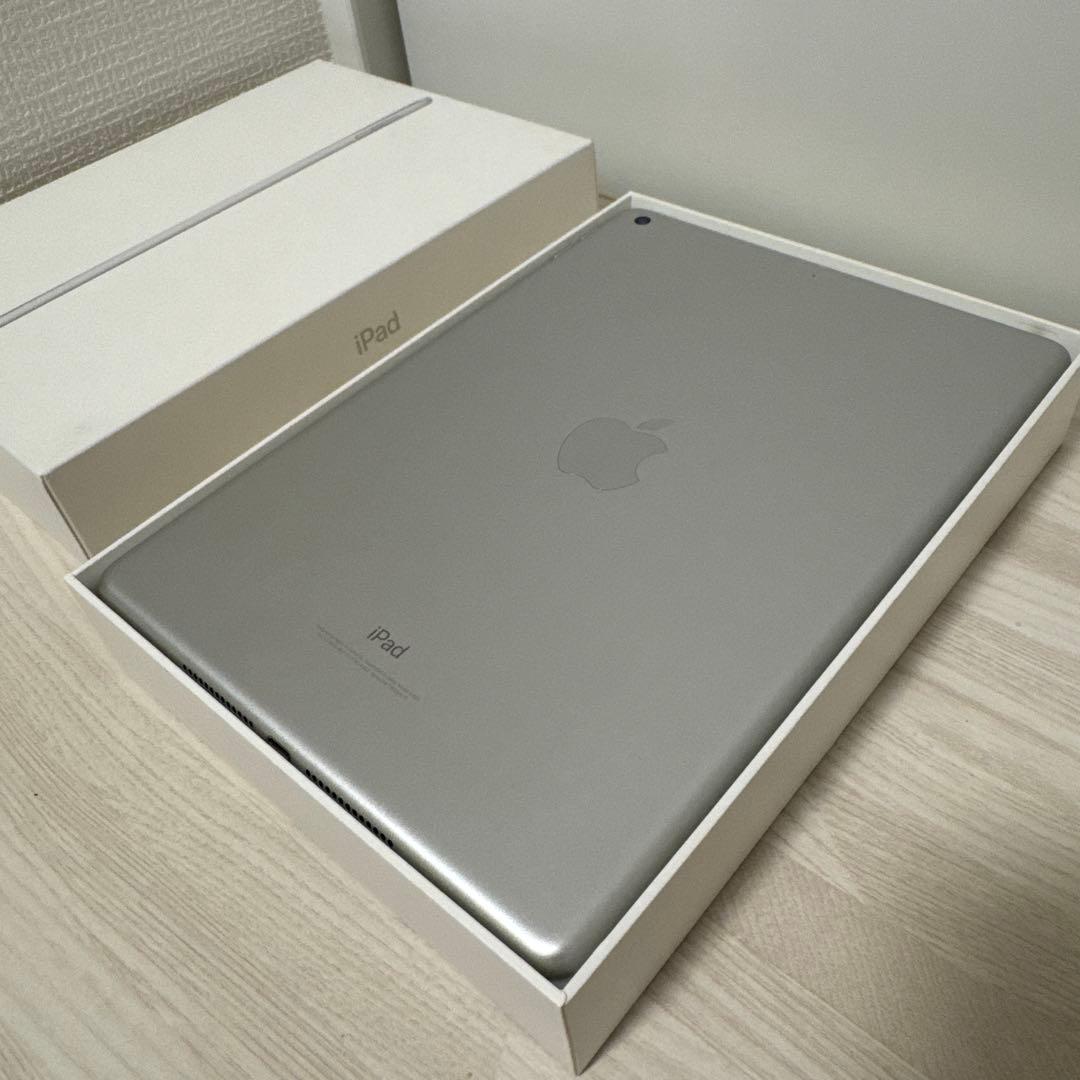 iPad 第5世代 Wi-Fiモデル 32GB シルバー